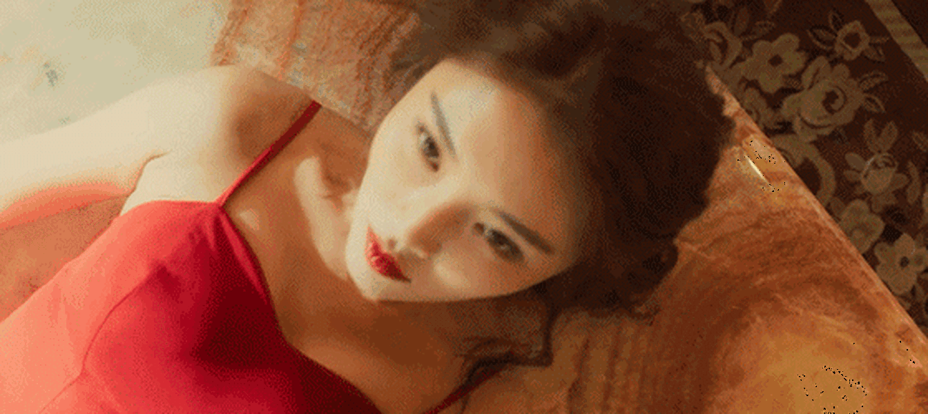 徐冬冬晒电影剧照身材火辣！黑色皮裙秒变性感御姐