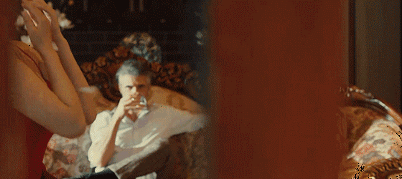 徐冬冬晒电影剧照身材火辣！黑色皮裙秒变性感御姐