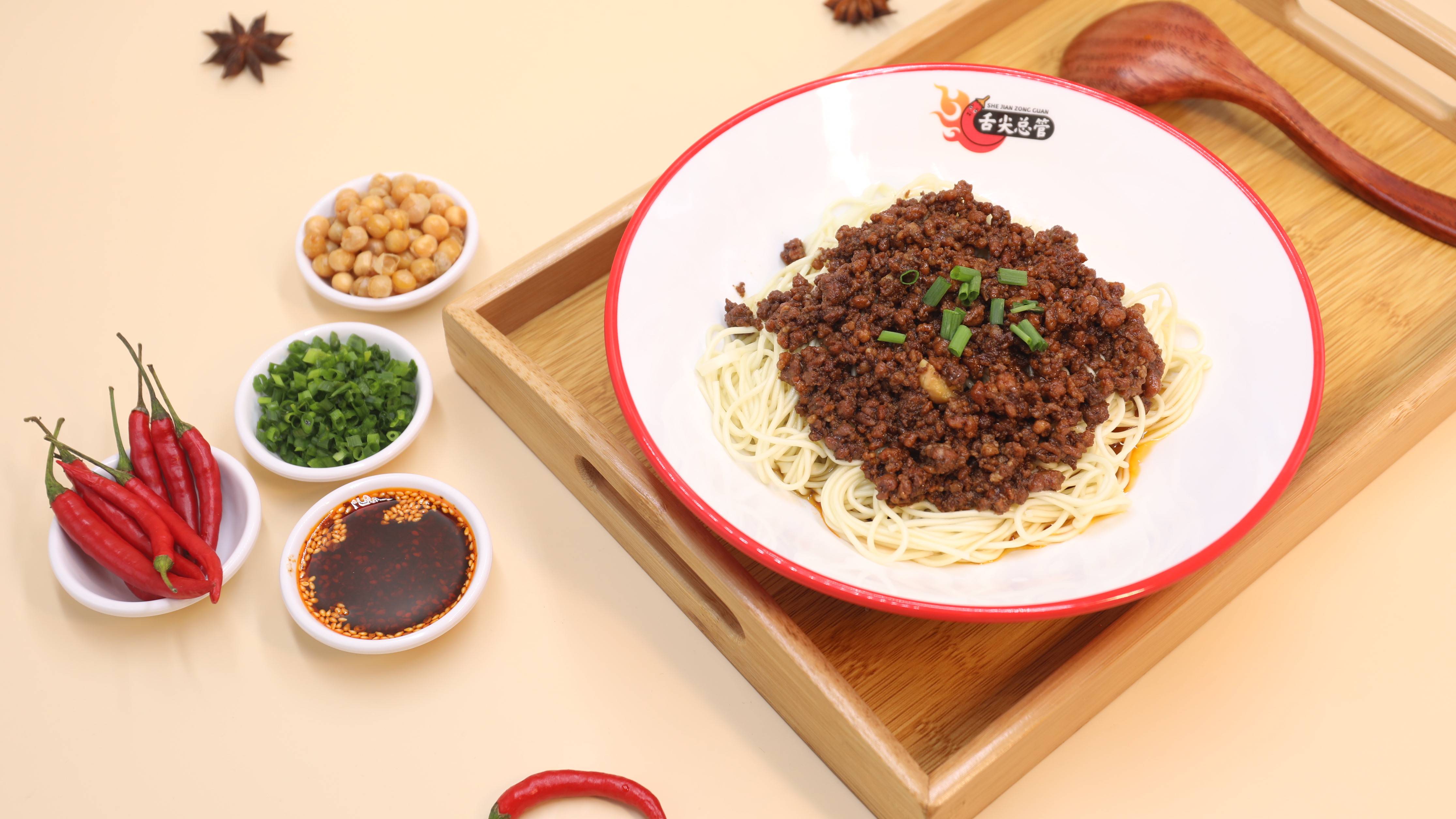 重庆小面之旅:解锁辣味之谜,探寻地道重庆味道"_调料_面的_魅力