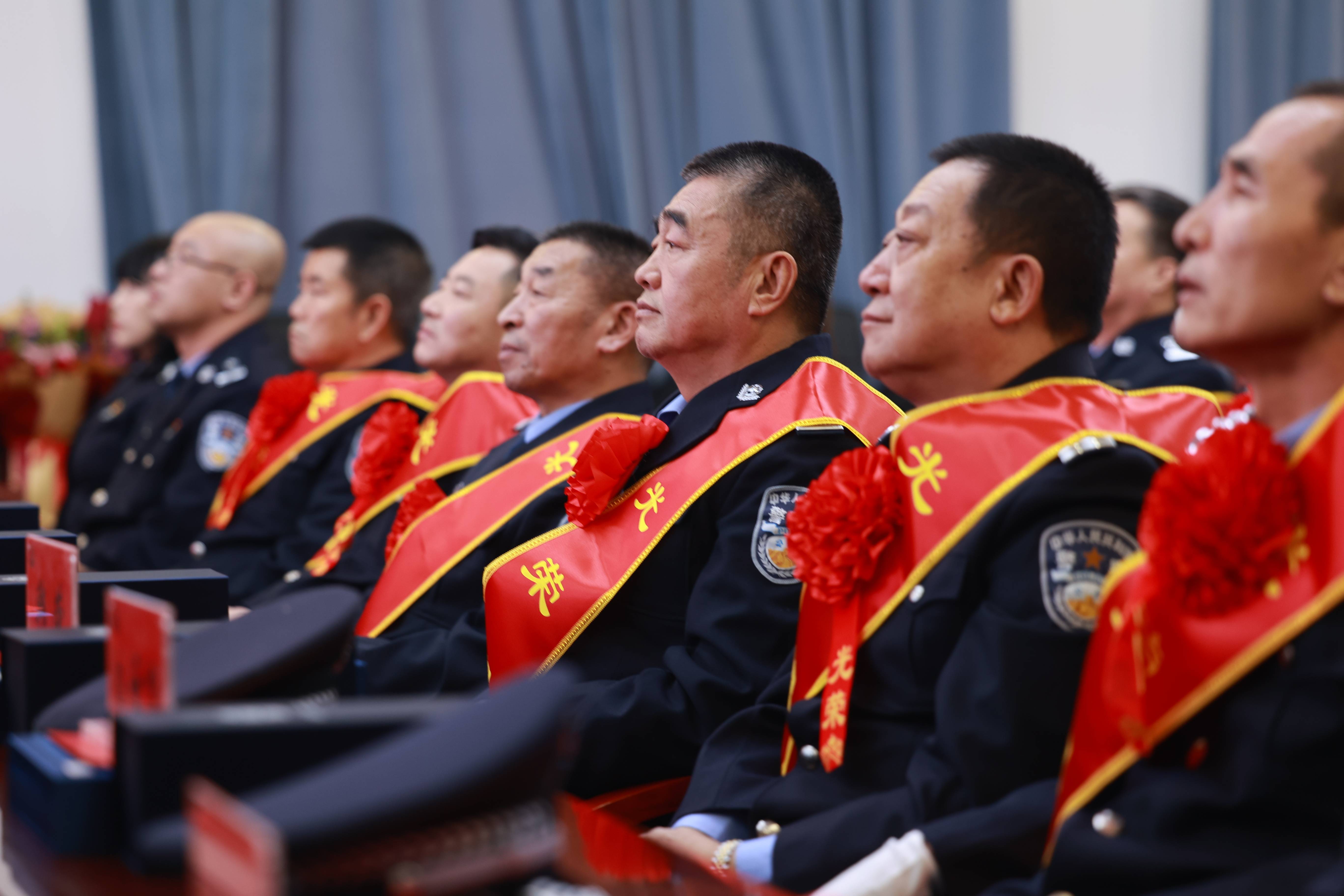 关爱殷殷 赓续荣光 包头铁路公安这场荣誉退休仪式温情满满