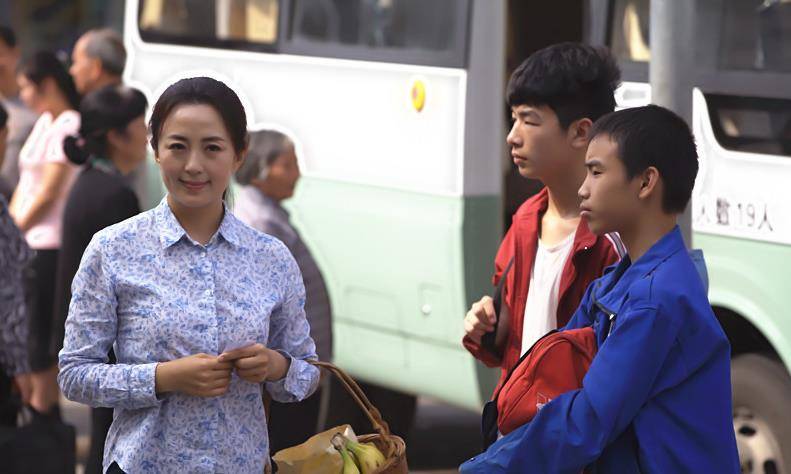 1993年,浙江女子送小乞丐30元当路费,20年后乞丐拿100万来报恩_戴杏芬