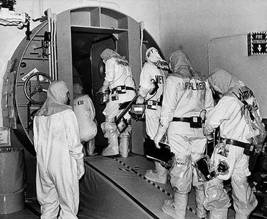 87年,女孩不慎吃下不明粉末,数天后出血身亡,下葬时2000人阻止_小偷_