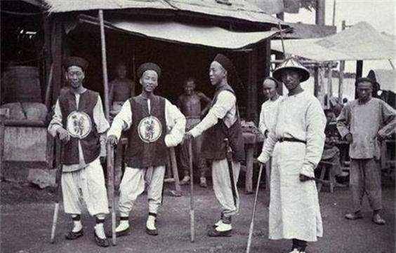 清朝勇不如兵,为何曾国藩招募的湘勇工资比朝廷的绿营兵还高_士兵_清