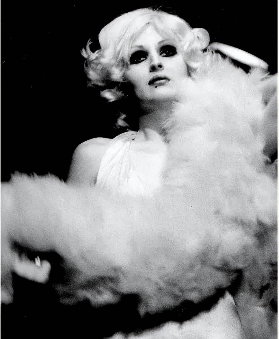 美国最红的"变装皇后":美到雌雄难辨,引领变装文化,29岁去世_坎迪