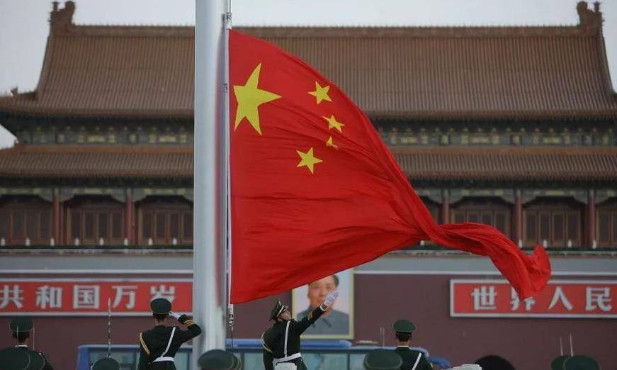 天安门每天升起的国旗都是崭新的,换下来的又到了哪里,你知道吗_一面