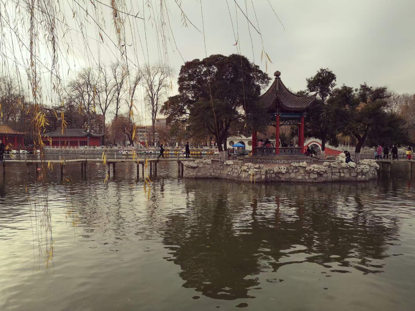 军民情意深:著名作家徐贵祥与安阳人民公园的故事_中国作家协会_湖畔