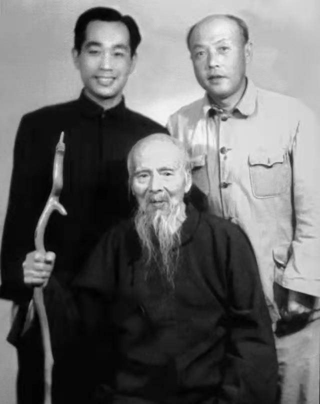 明眼人都看出了凌嵋琳的"心意",唯独李苦禅,却是个