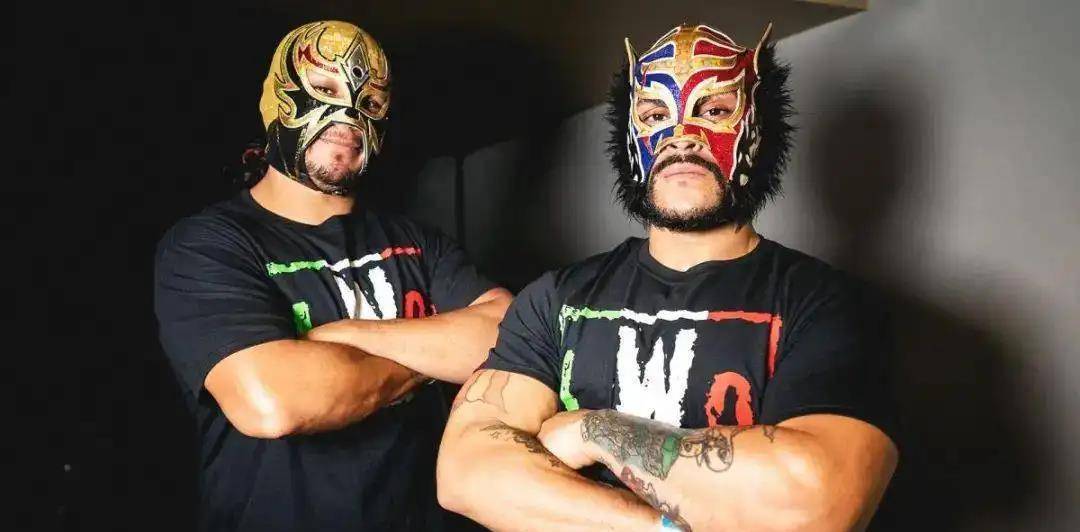 在擂台之外,wwe 的选手也都以正面形象示人,打造个人魅力.