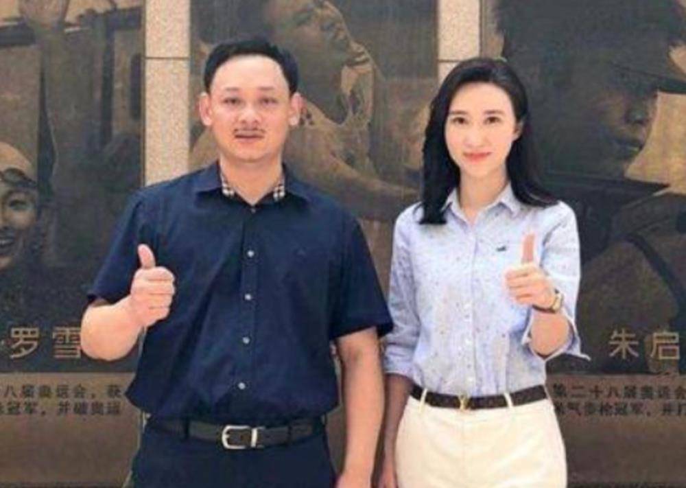 蝉联两届奥运冠军,退役后娶空姐当老婆,占旭刚如今成为体院院长_举重