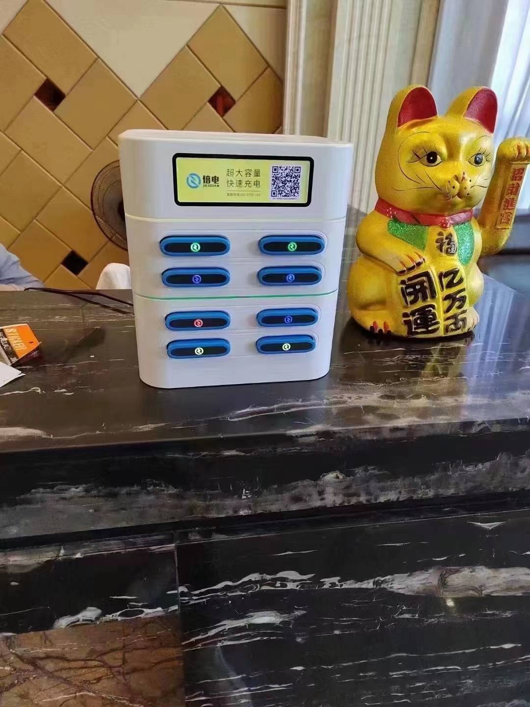 方式更改为租赁方式,用户可以通过手机 app 扫描二维码,接入充电宝