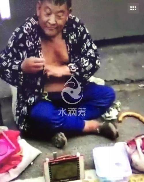 “义丐谢傻子“现在咋样了？他曾20年收养8个弃婴，15次捐款4000元