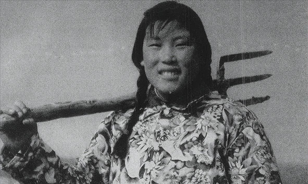 魏振芳常林钻石1977年山东姑娘魏振芳,和往常一样去田里干活,准备收工