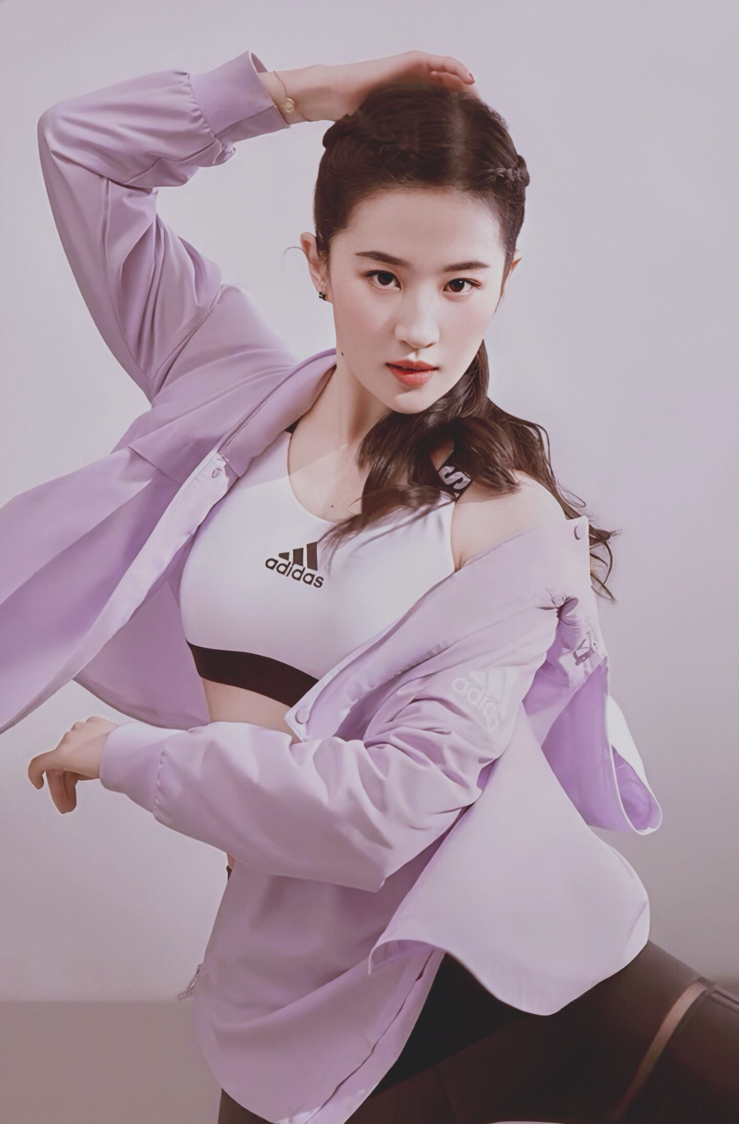 刘亦菲:无与伦比的美貌与才华,娱乐圈真女神,榜首地位无可撼动!