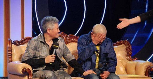 宋晓峰收徒仪式,场面比师傅赵本山还大,全程直播,弟子跪地敬茶_徒弟