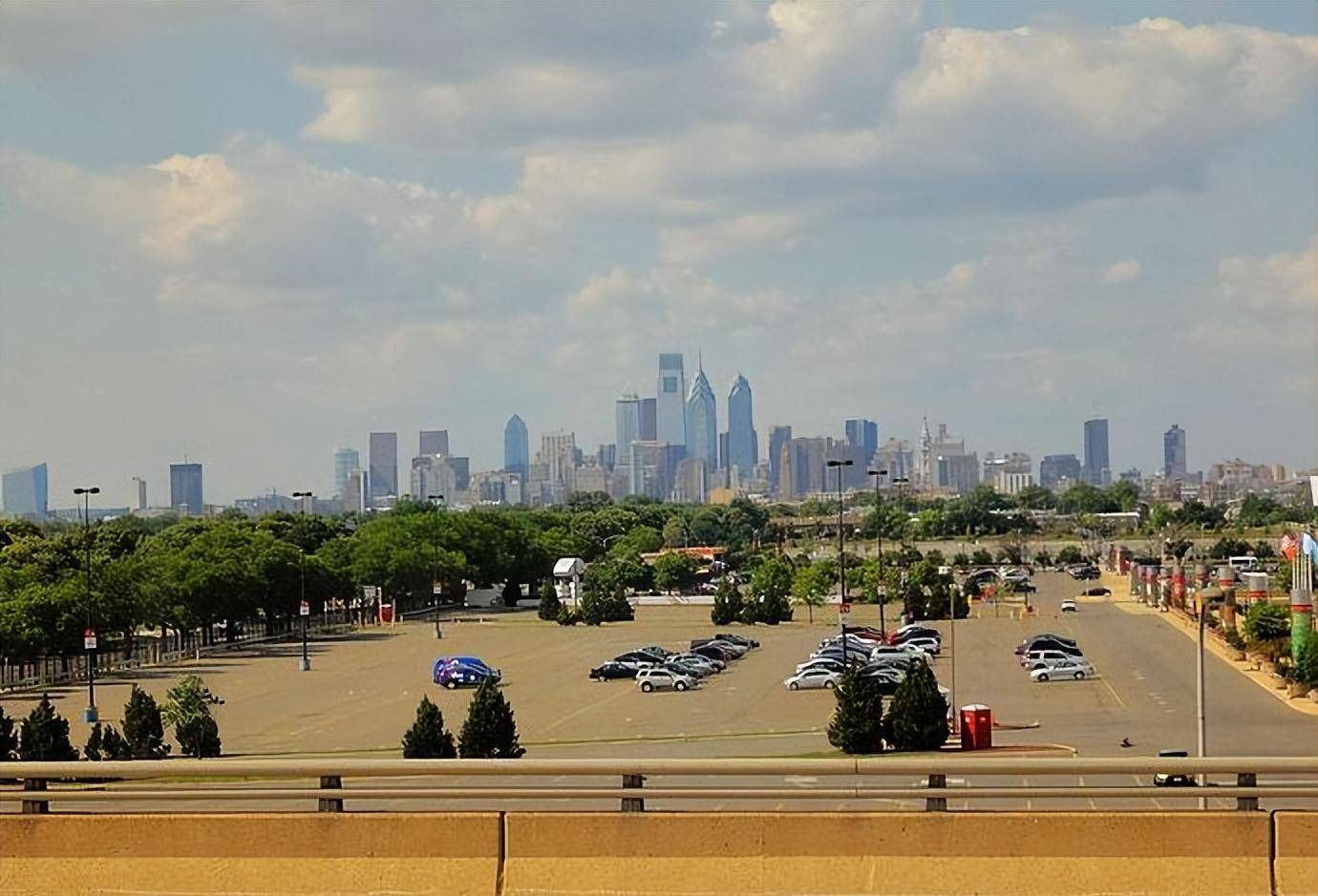 我们是从华盛顿特区去纽约的途中经过费城的,由于时间比较赶,没能仔细