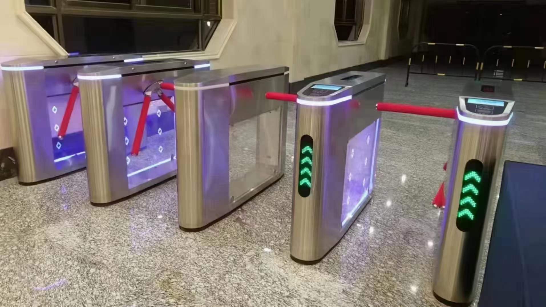 超市道闸机:提升超市管理效率的利器_进行_车辆_应用