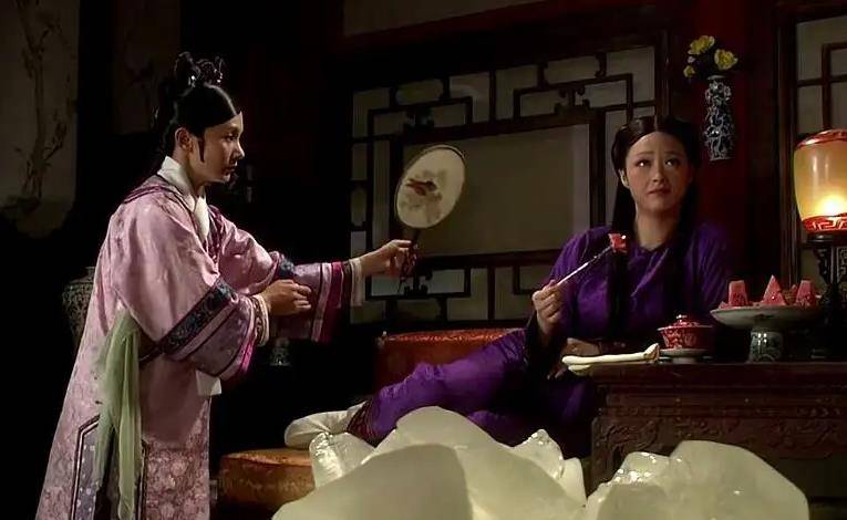 甄嬛传隐藏小细节:华妃吃瓜设计绝妙,圆明园宴会令人细思极恐_安陵容