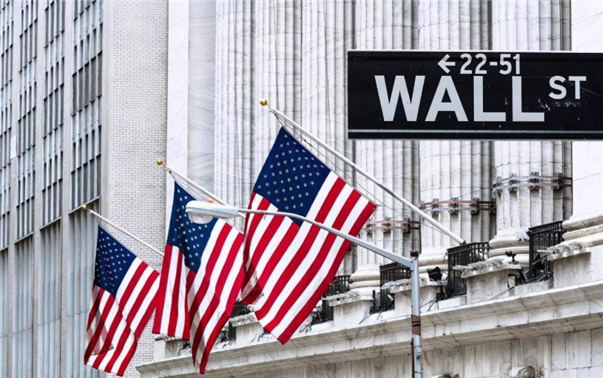 华尔街"巨牛"雕像,因女游客不雅行为,"重要部位"被摸掉漆_铜牛_象征