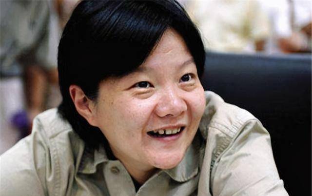 "名门痞女"洪晃:陈凯歌前妻,出身名门,80年代月入7000美元_生活_光环