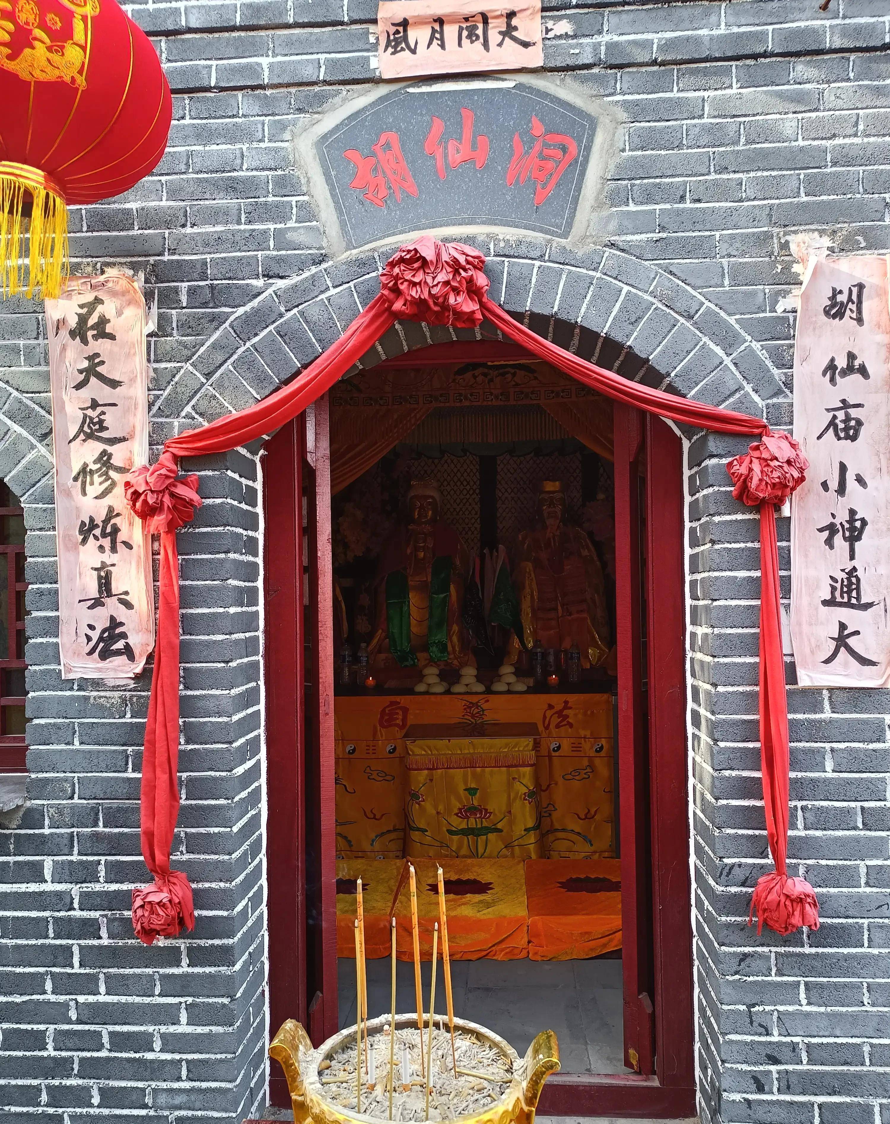 这座狐仙庙位于山西省阳泉市盂县西城武村,2000年在狐仙庙旧址的基础