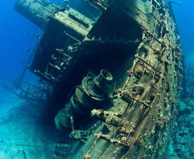 据官方统计,一望无际的海底之下,至少"埋葬"着超过300万只沉船,其中