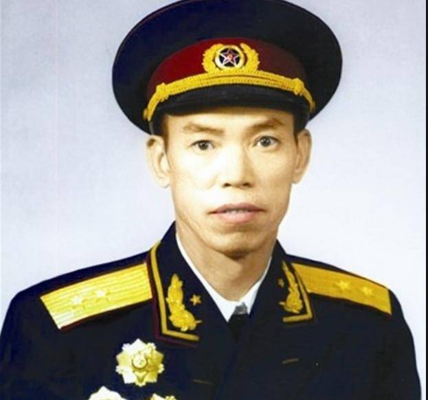 萬歲軍軍長梁興初突然去世,戰友要求解剖檢查,妻子說