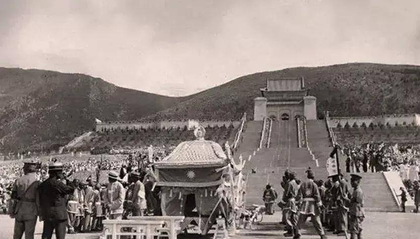 孙中山去世后,为他专门建造的中山陵花了多少钱,谁承担_北京_银元