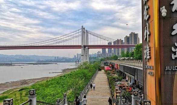四,九龙坡区九龙外滩公园大渡口滨江公园位于重庆市大渡口区锦霞街,是