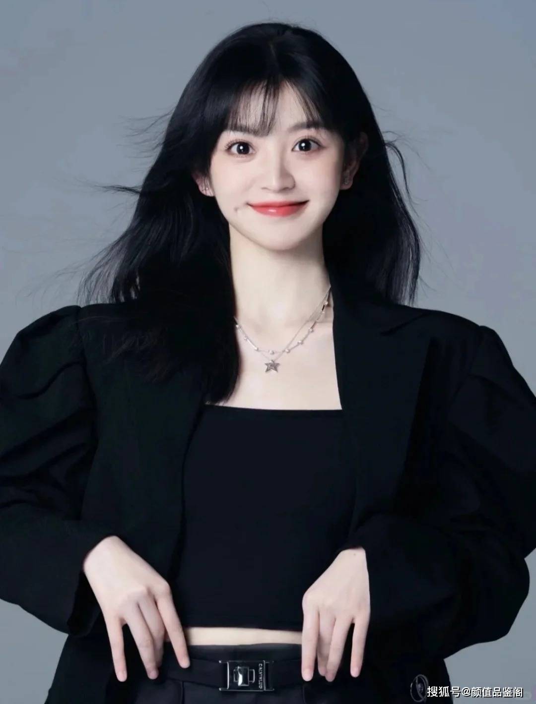 田曦薇甜美写真大赏:时装精灵演绎灵动仙气,白嫩肌肤尽显无暇之美