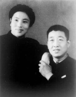 1943年正月,黃自芳把時任寶雞三青團主任的陳憲章介紹給20歲的常香玉.