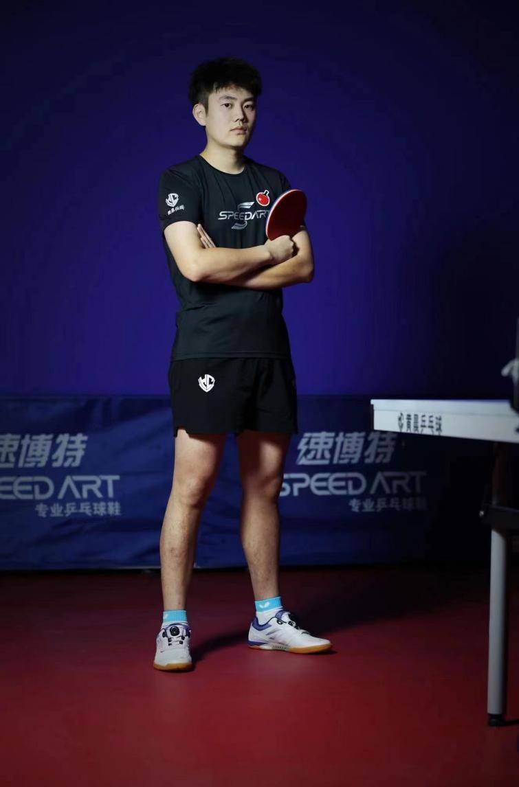 据了解,金满贯品牌代言人黄晨是一位江苏地区的乒乓球运动员,自褪去