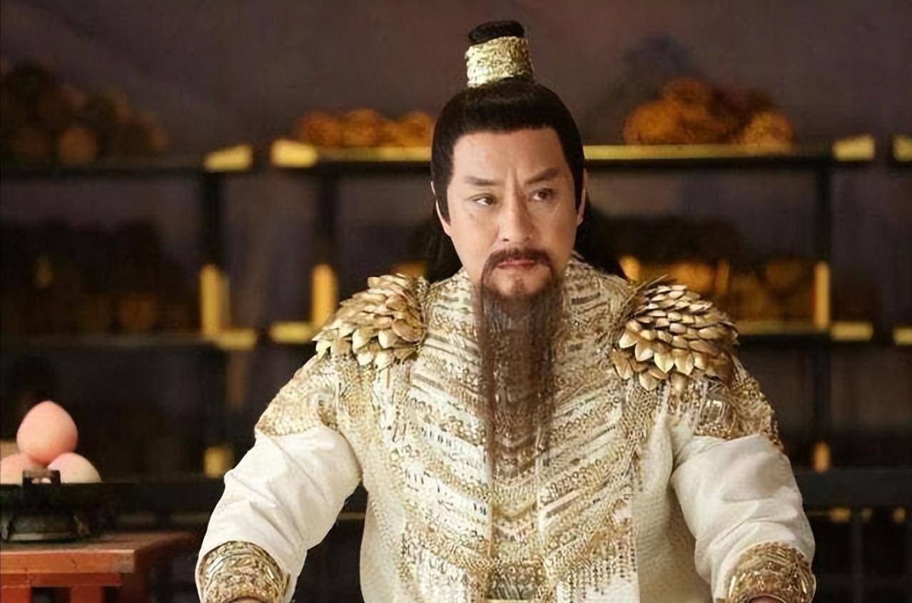 王建祖辈都是做饼的,他年轻时是个无赖,以杀牛,偷