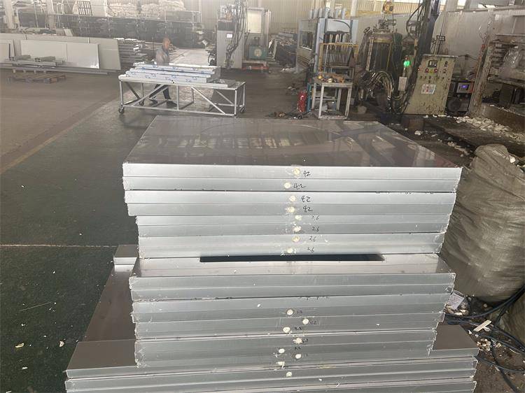 硬泡聚氨酯板的使用注意事项-亿昂空调_施工_质量_过程