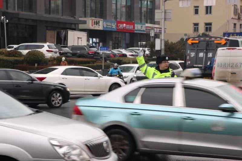 启动三级响应 青岛交警备战降雪恶劣天气_南京路_路口_江西路