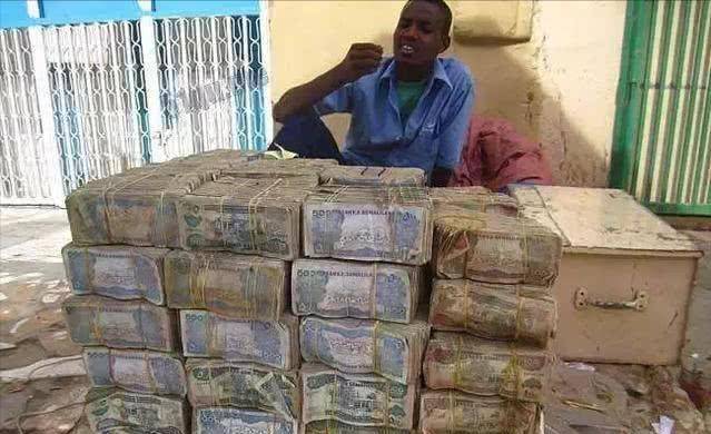 世界上"最有钱"的国家,满地是钱没人捡,人人都有百亿资产_现金_钞票