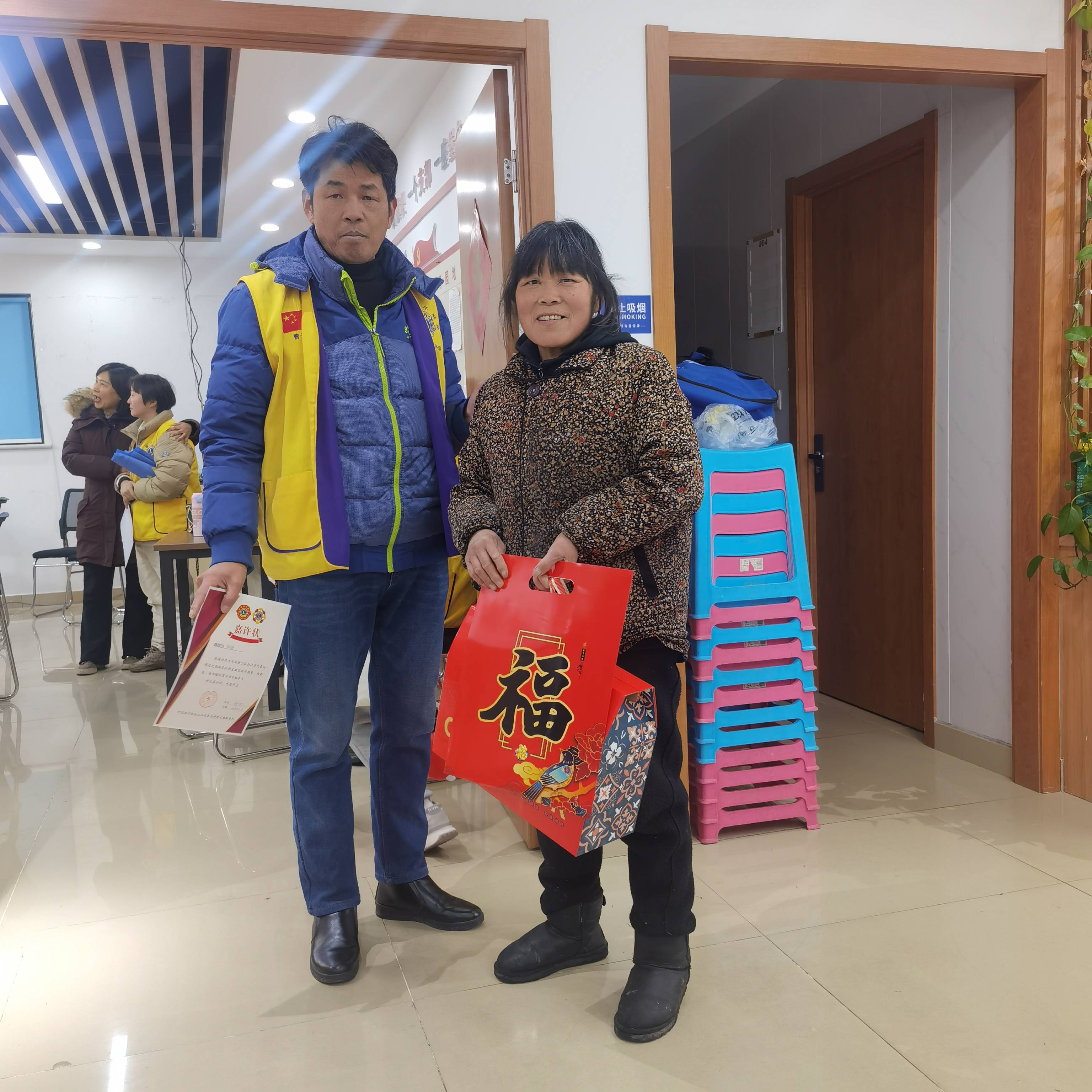 为社区困难群体送去温暖与关爱_活动_居民_慰问