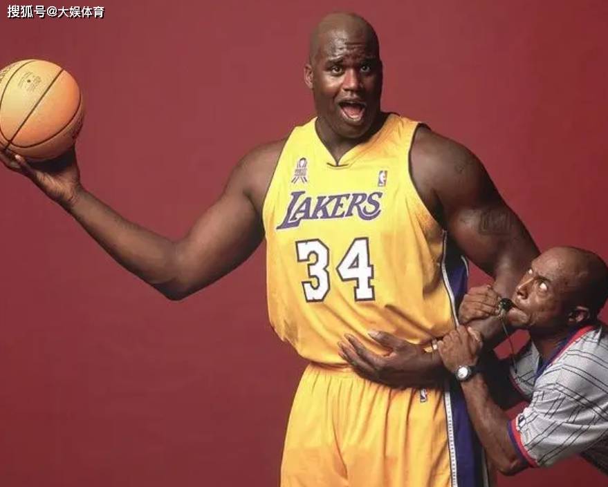 奥尼尔在职业生涯的晚期,由于年龄和伤病的影响,状态已经大不如前.