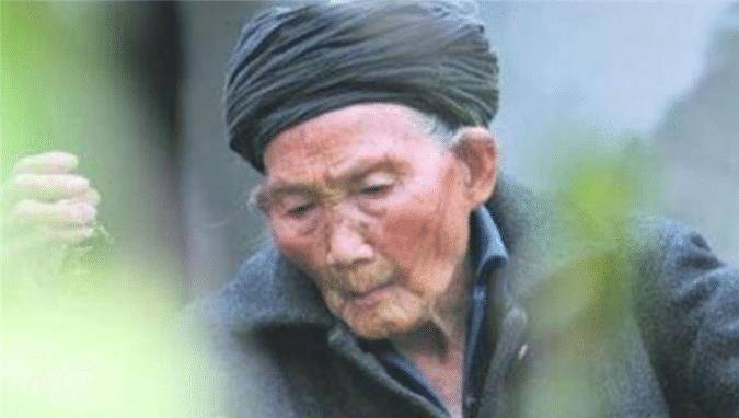 而收留龚来发的向家,或许是因为他们多年来行善积德,所以家族一直人丁