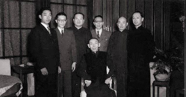 1951年,杜月笙被老蒋吓唬致一病不起,死前蒋派人送来