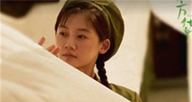 《芳华》时,就是以郭容容为原型,来设计电影中"何小萍"的人物角色