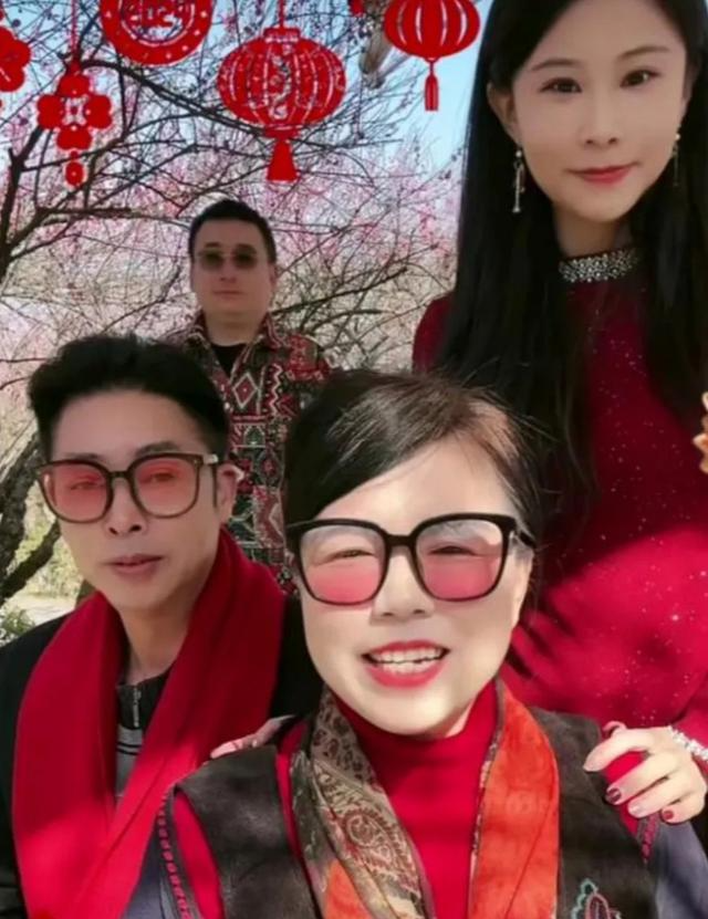 郭威在丈母娘家过年,田静高调直播否认上门女婿,许敏给粉丝拜年_网友