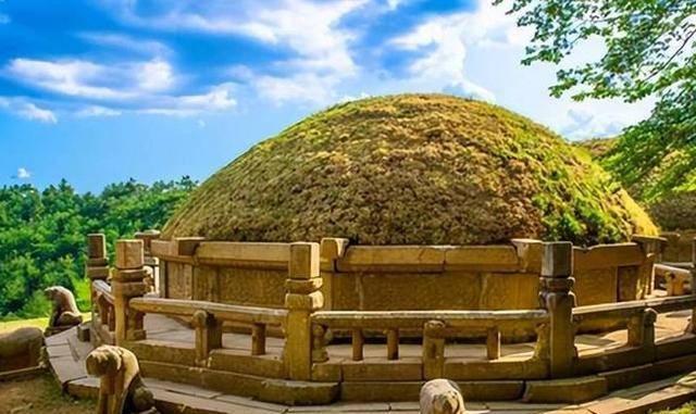 生活中,除了买房,家具布置要看风水以外,最令人津津乐道的就是墓地的