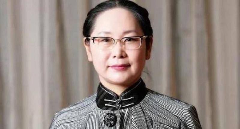 天津女富豪张荣华:汶川地震捐1亿,又给武汉捐1亿,坐拥百亿资产_张祥青