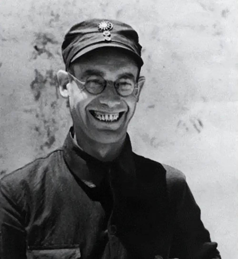 为了解决李德的婚姻问题,博古专门找人帮其介绍姑娘.