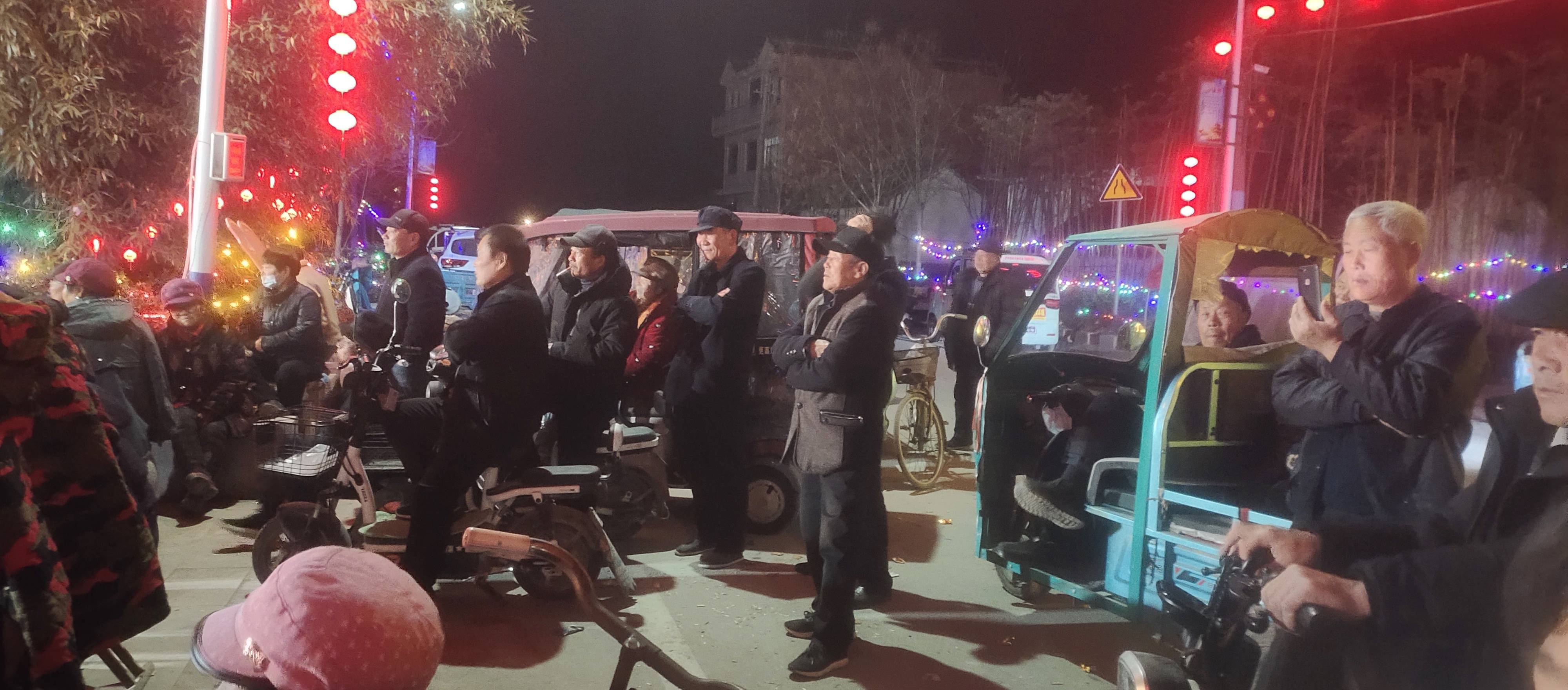 山东省兰陵县芦柞镇芦柞东村:过年唱大戏 一起乐呵呵