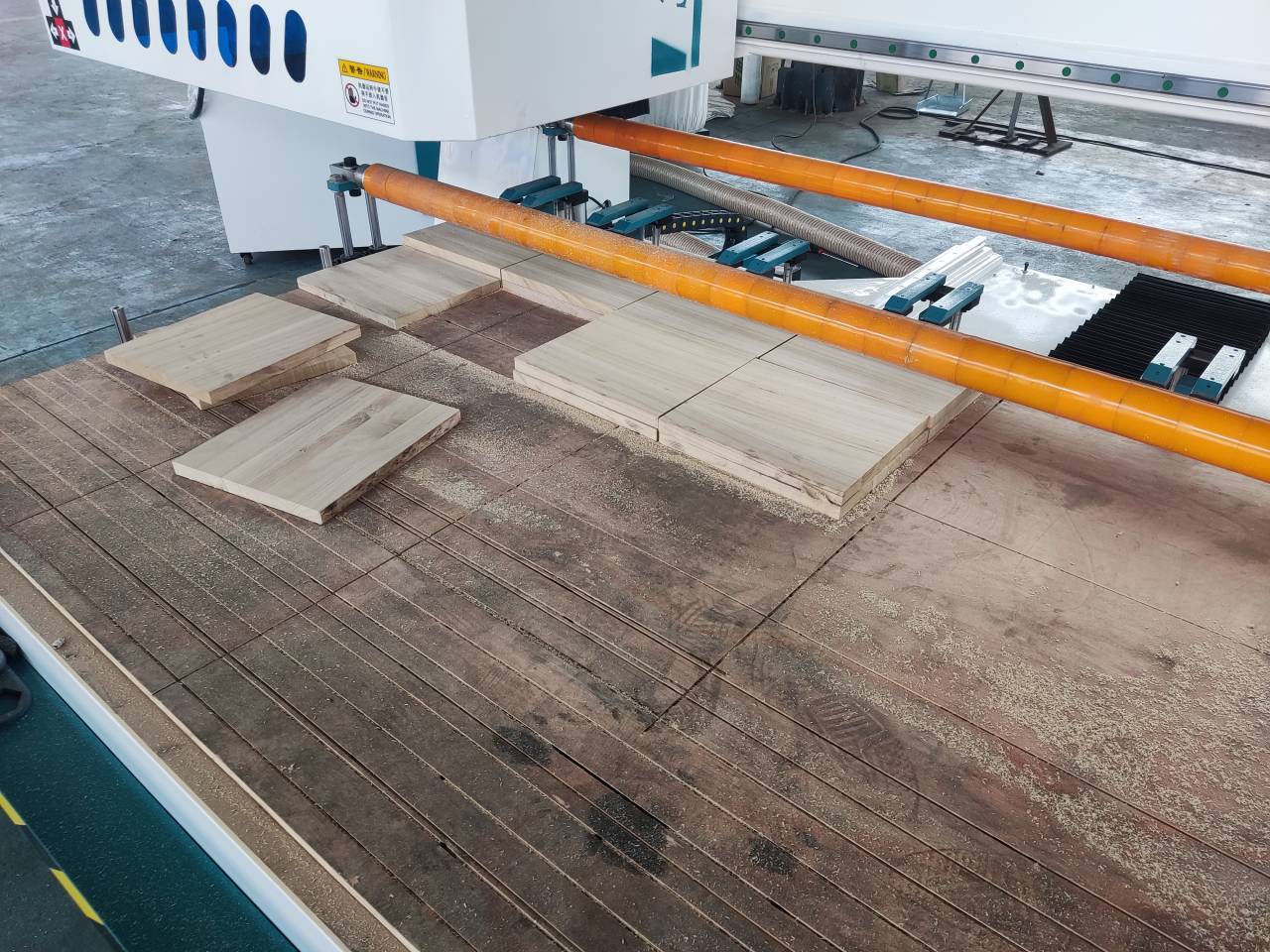 总而言之,纵横往复锯是一种高效,精确和安全的木材切割设备.