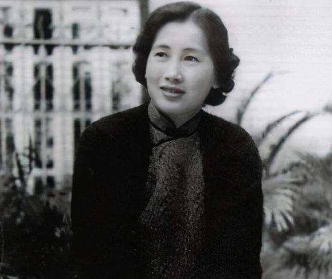 叶挺将军夫人李秀文,高雅漂亮不愧是校花,与丈夫不同