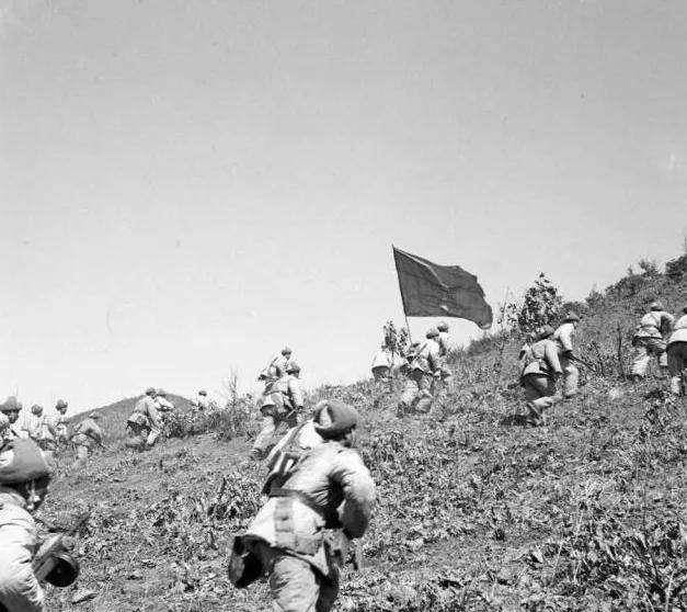 上甘岭战役之牛保才接电话线,易才学炸火力点,黄继光