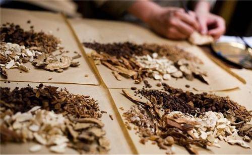 中医中药桑丁济世堂中医院皮肤科在银屑病的诊疗上着重于急性期迅速