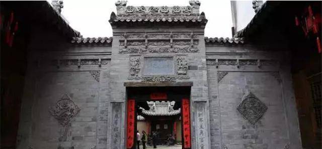周莹故居即使身处逃亡途中,但慈禧太后的贵族架子还在,彼时的中国